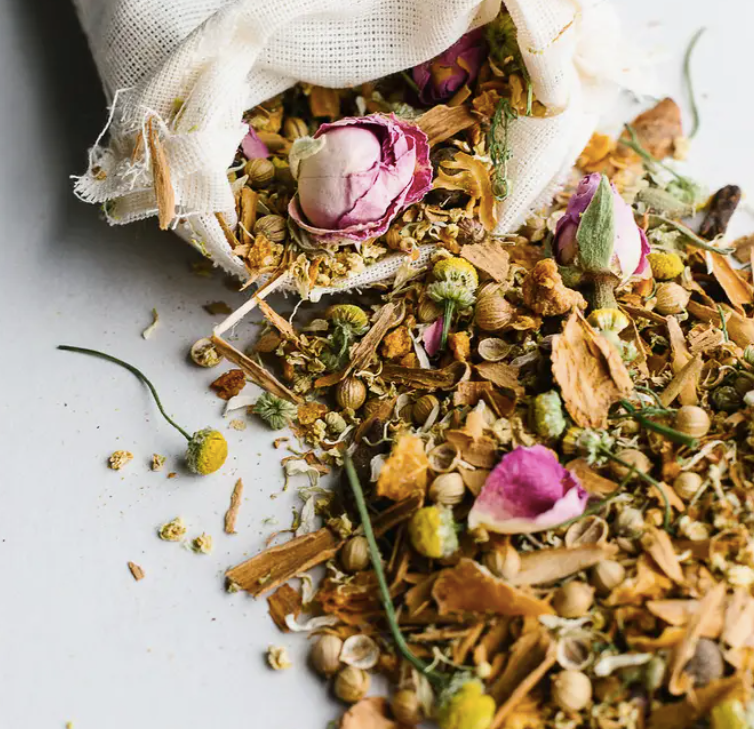 Botanist Mulling Kit Spices and dried flowers