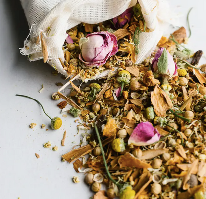 Botanist Mulling Kit Spices and dried flowers